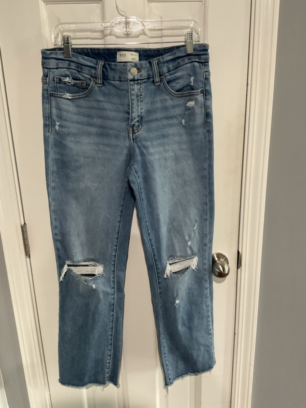 BKE Payton Universal Fit Mid Rise Cropped Straight Distressed Jeans. 29x28.